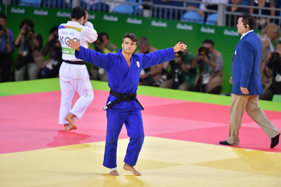 Fabio Basile esulta così, mentre Baul An piange disperato sul tatami: dal judo la medaglia numero 200 della storia italiana all&#39;Olimpiade. LaPresse